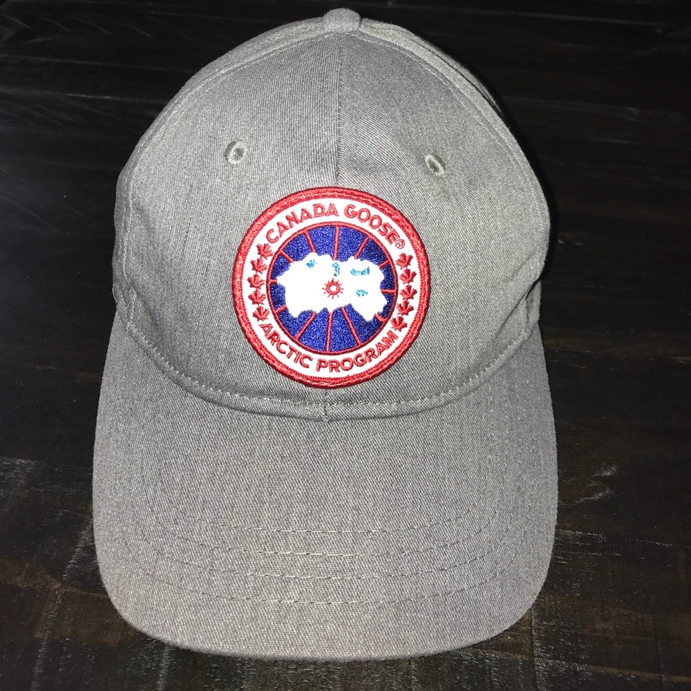 AUTHENTIC CANADA GOOSE HAT